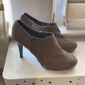 High heeled boot